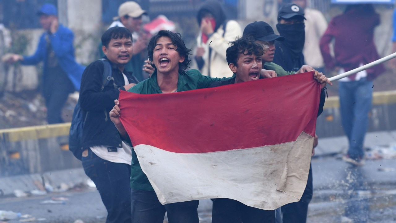 LIPSUS Aksi Ganas Polisi, Demo mahasiswa di depan gedung DPR