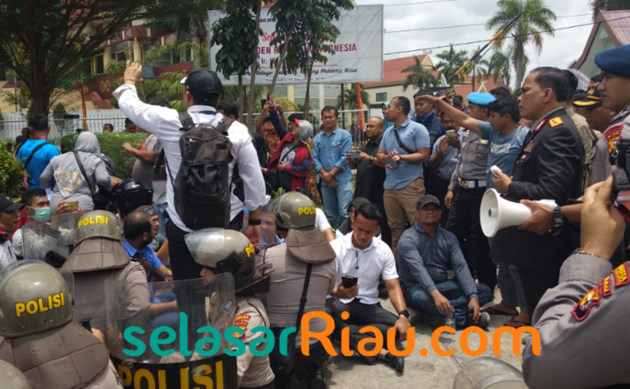 Kapolda Riau Tantang Warga Koto Aman .jpg