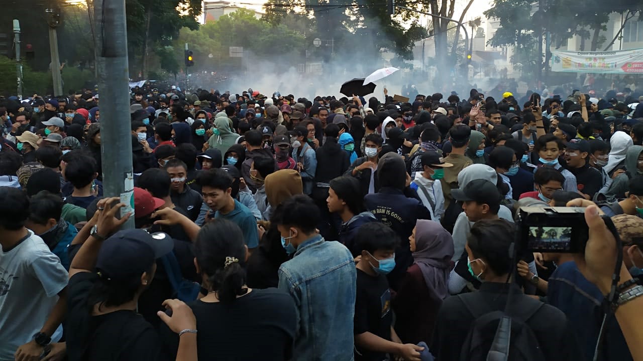 Demo mahasiswa danpelajar di Bandung ricuh