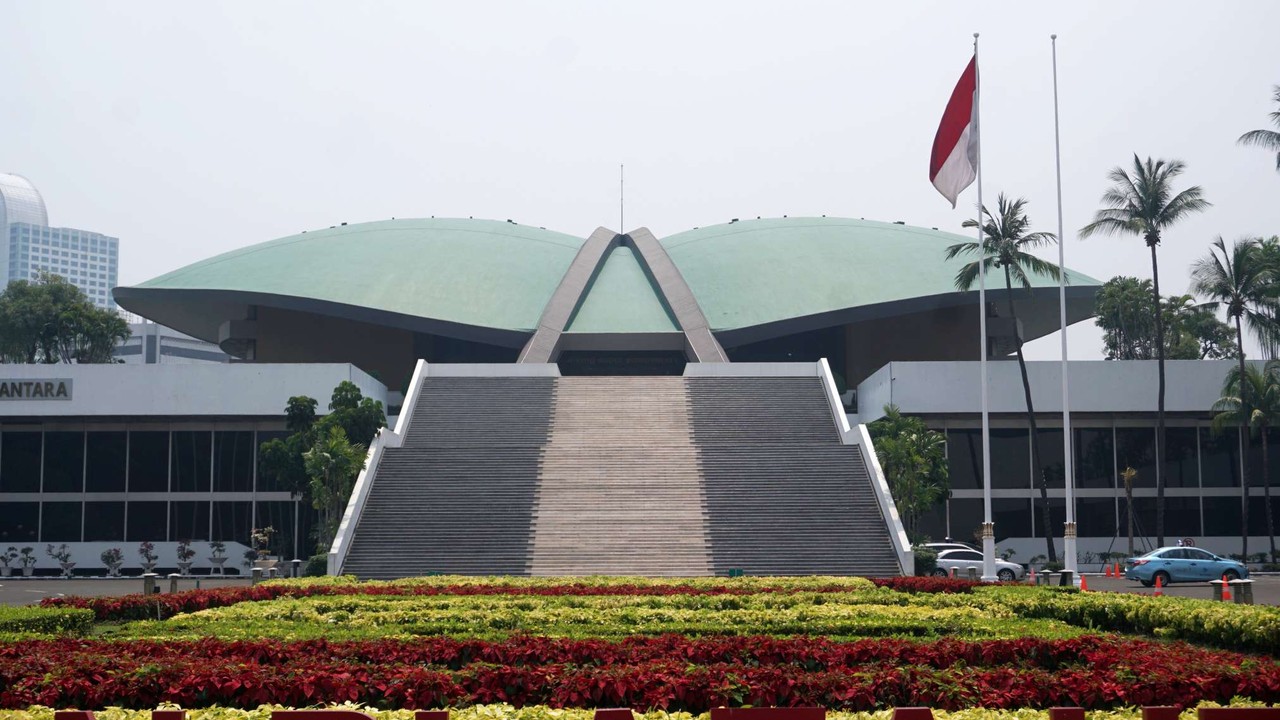 kumplus- LIPSUS- Amandemen UUD 1945- Ilustrasi gedung DPR RI