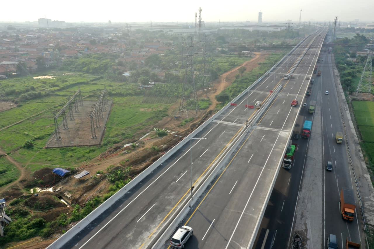 Foto udara jalan layang tol Jakarta-Cikampek
