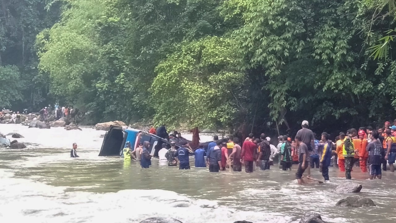 Evakuasi kecelakaan di Pagaralam