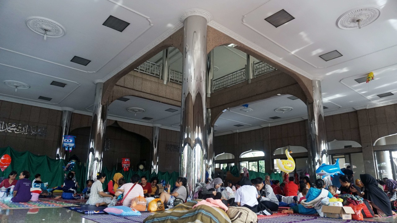 Pengungsi banjir Cipinang di Universitas Borobudur