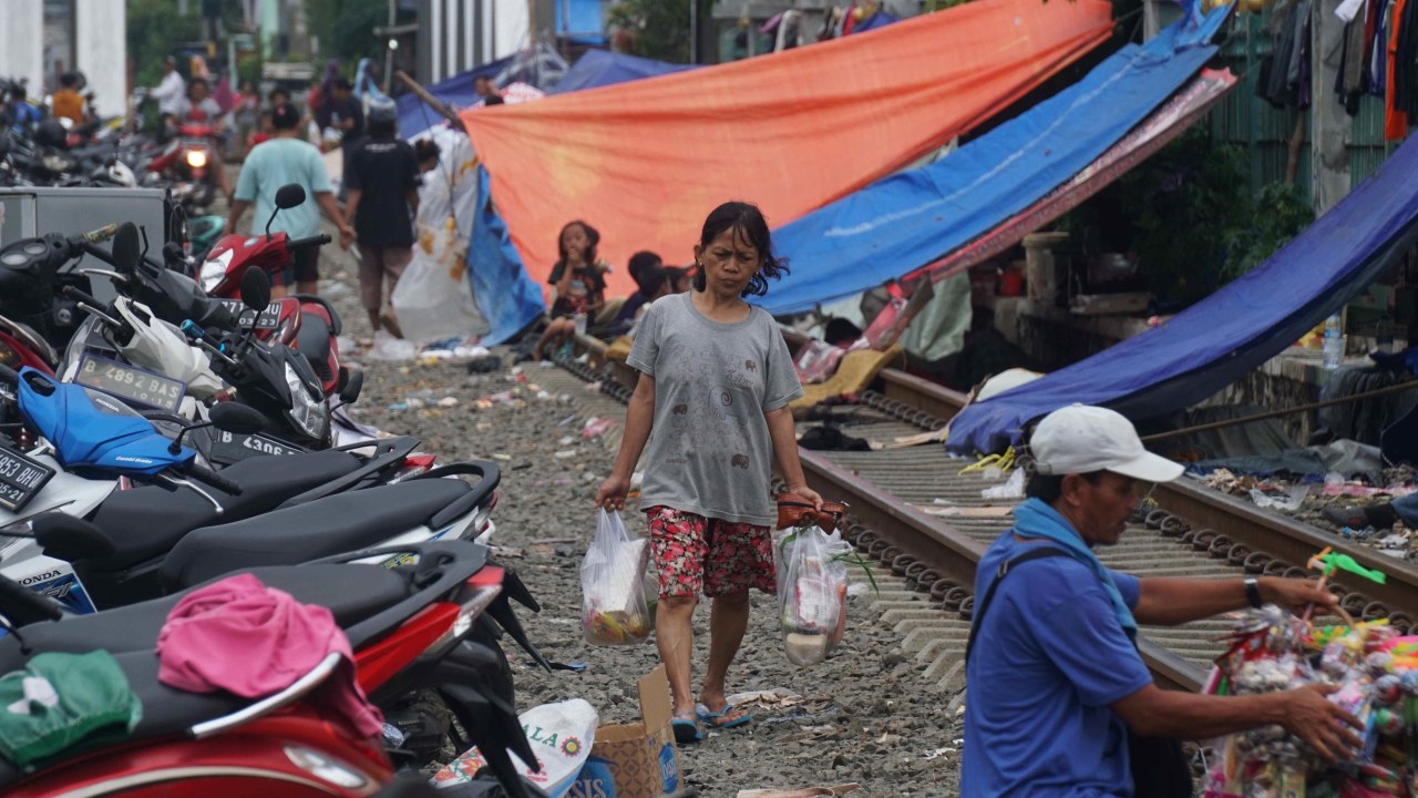 Pengungsi, Rel kereta Pesing