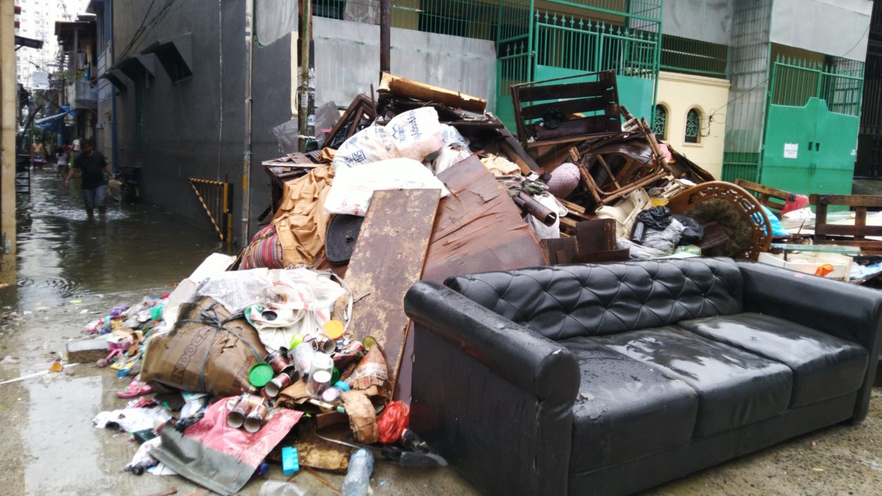 Kerja Bakti bersama warga korban banjir di Teluk Gong 