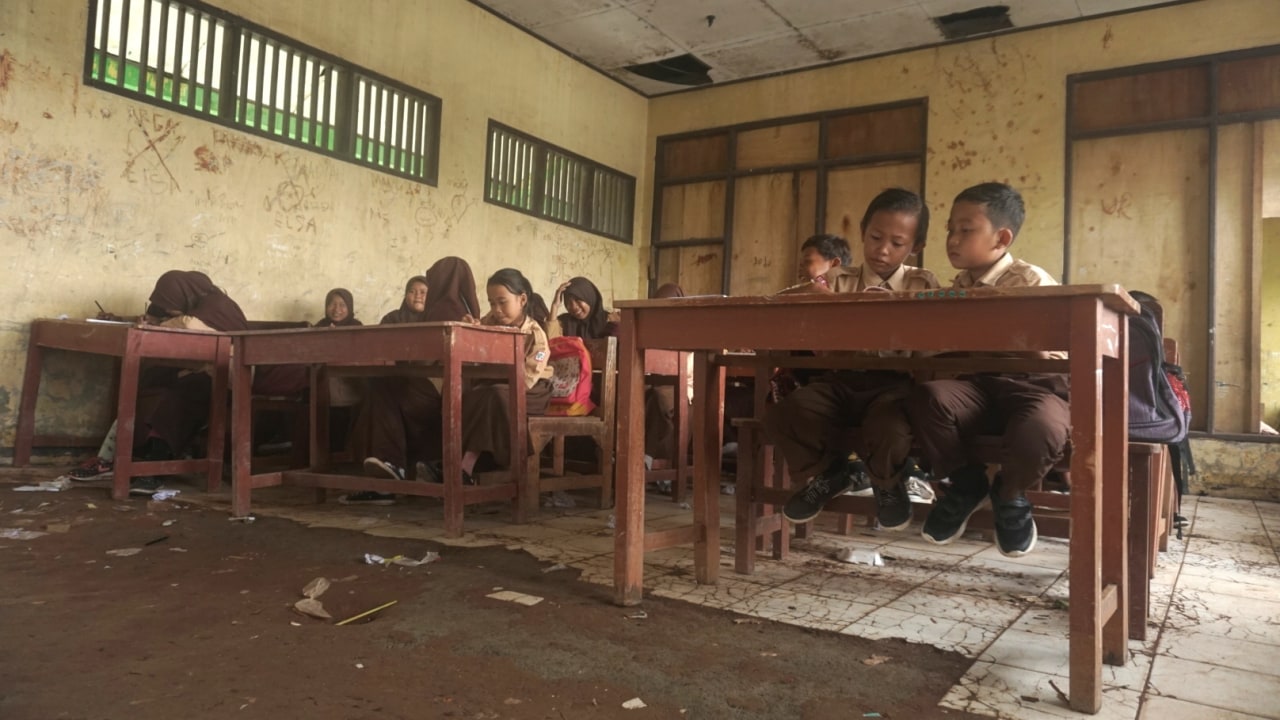 Kondisi SDN Samudra Jaya 04, sekolah rusak di Bekasi