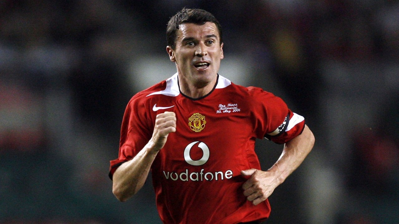 Roy Keane berjersi Manchester United
