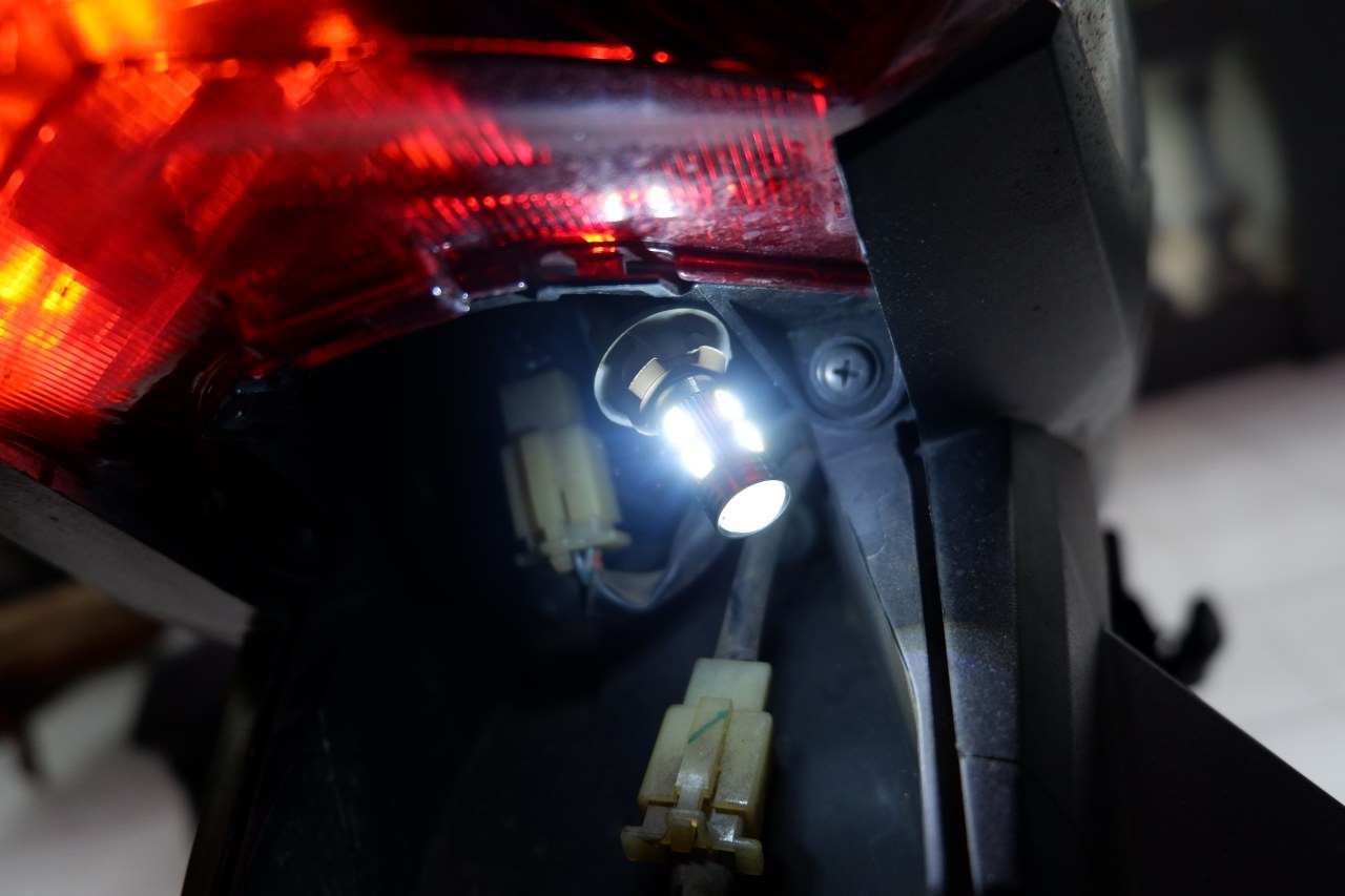 DIY ganti lampu belakang LED Honda Vario