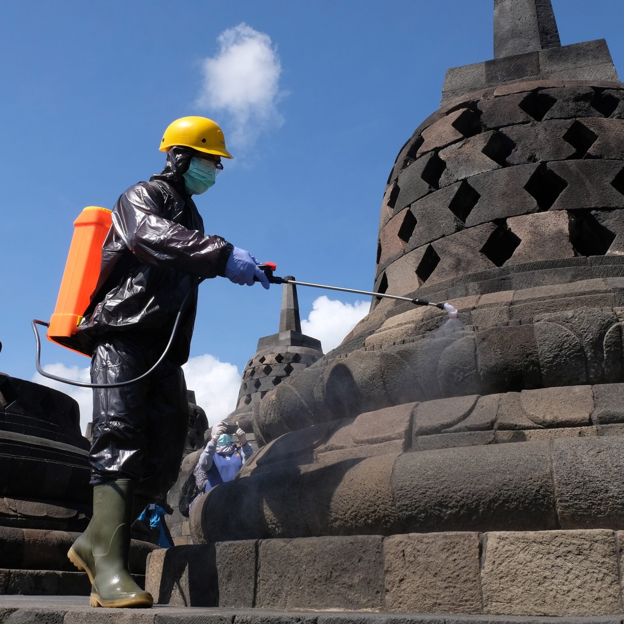 SQR - Penyemprotan Candi Borobudur
