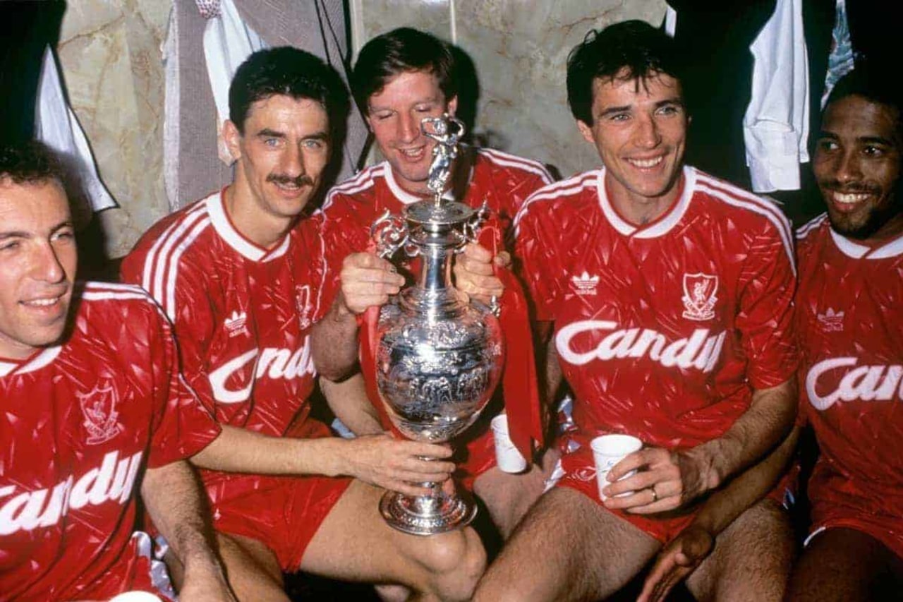Liverpool juarai First Division 1989/90.