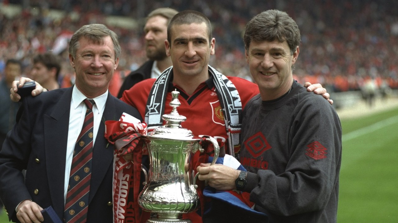 16:9 Sir Alex Ferguson, Eric Cantona, dan Brian Kidd