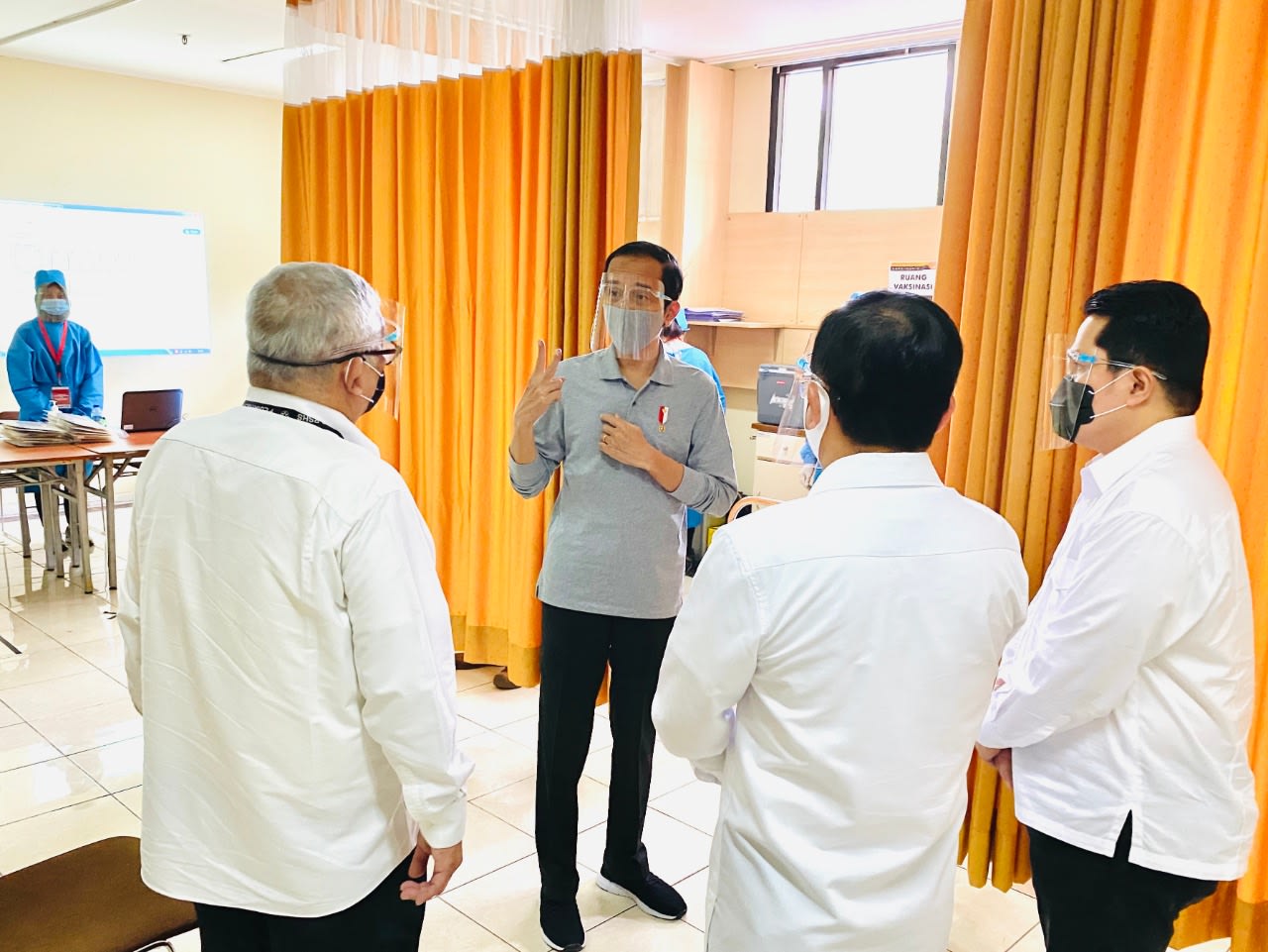 Jokowi Tinjau Fasilitas Produksi Vaksin Corona di Bio Farma
