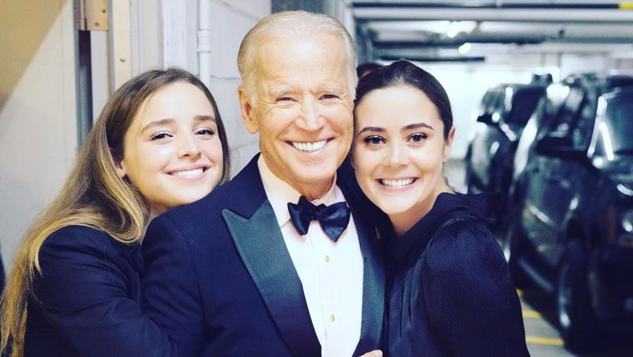 Finnegan Biden (Kiri), Joe Biden (Tengah), Naomi Biden (Kana