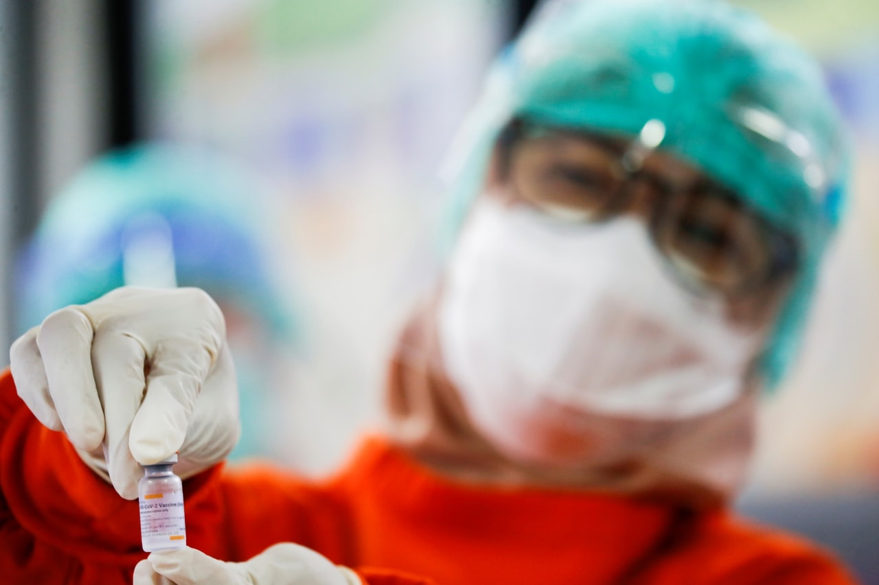 Vaksinasi corona tenaga kesehatan di Jakarta