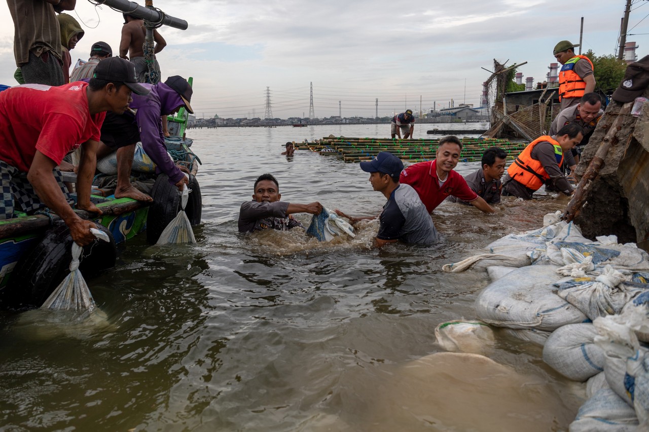 Lipsus Semarang Terancam Tenggelam- Pelabuhan Tanjung Emas