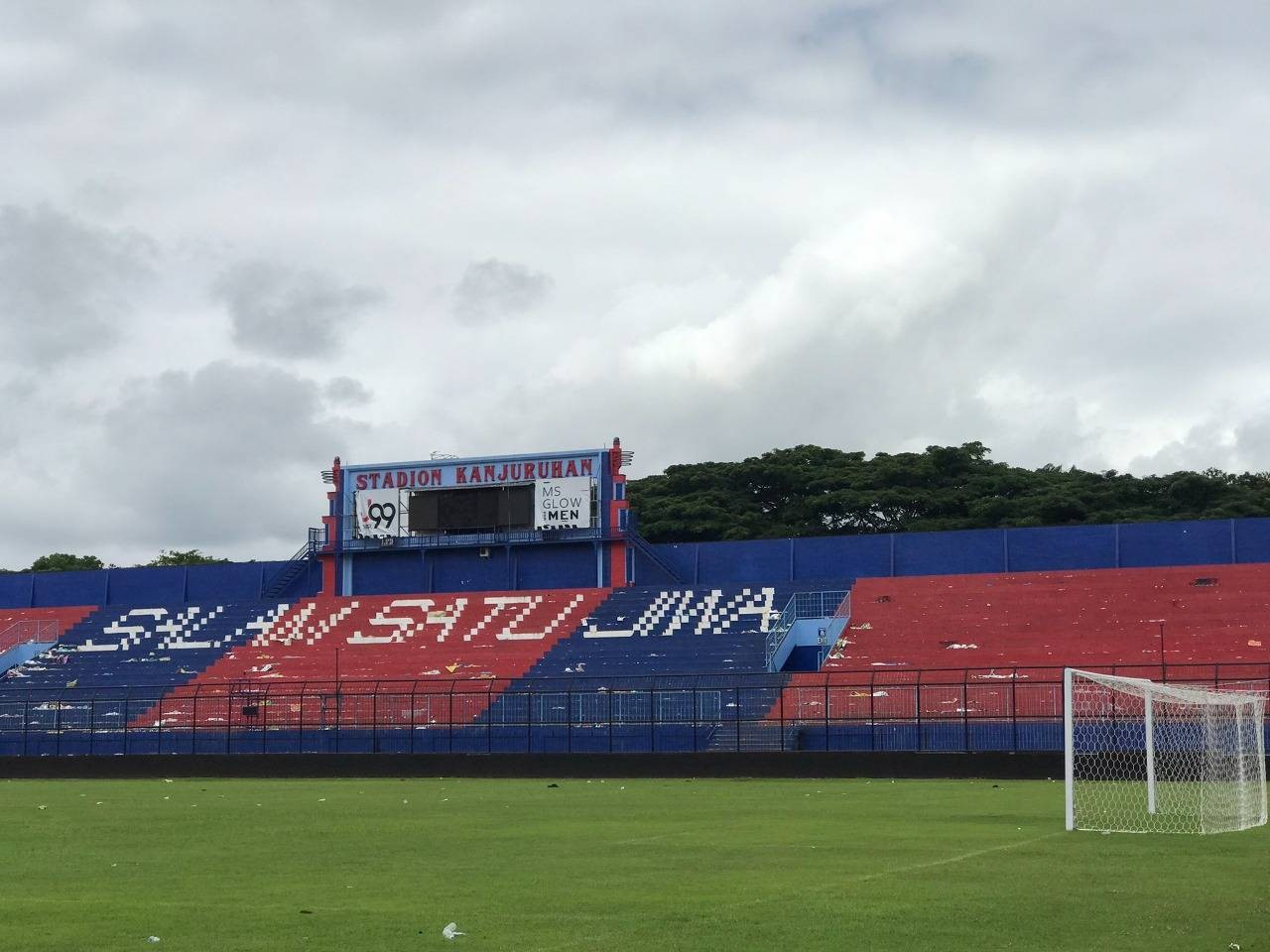 Suasana dalam Stadion Kanjuruhan, sepekan setelah tragedi