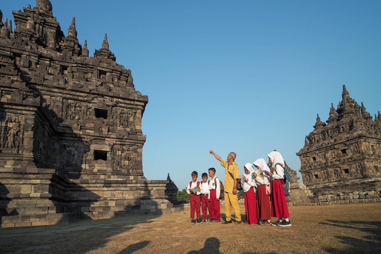 Siswa di Candi Prambanan, Yogyakarta