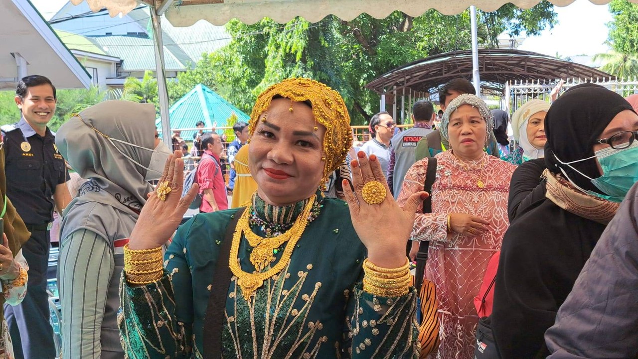 Bea Cukai Makassar periksa jemaah haji yang viral 
