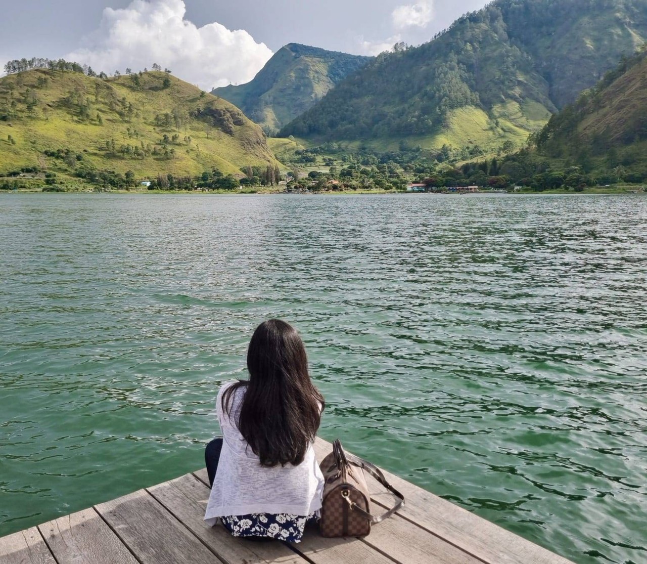 Adis saat mengunjungi Danau Toba pertama kali