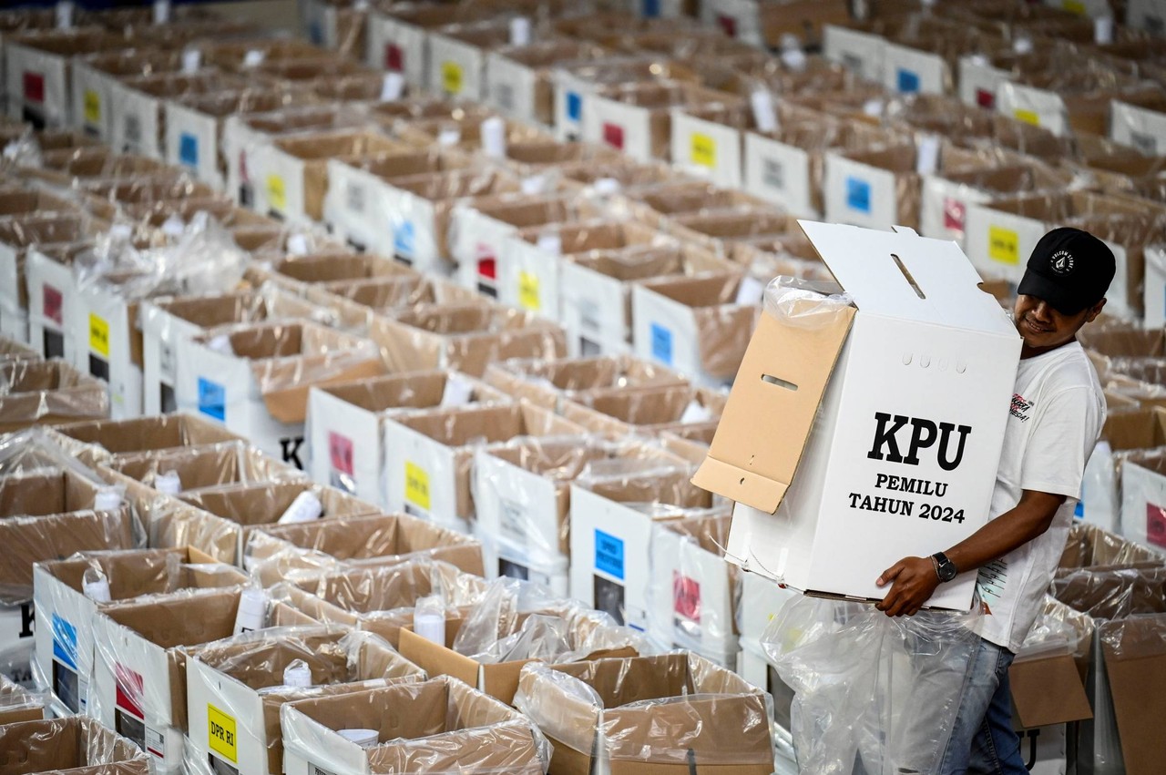 Distribusi logistik Pemilu 2024 di Jakarta