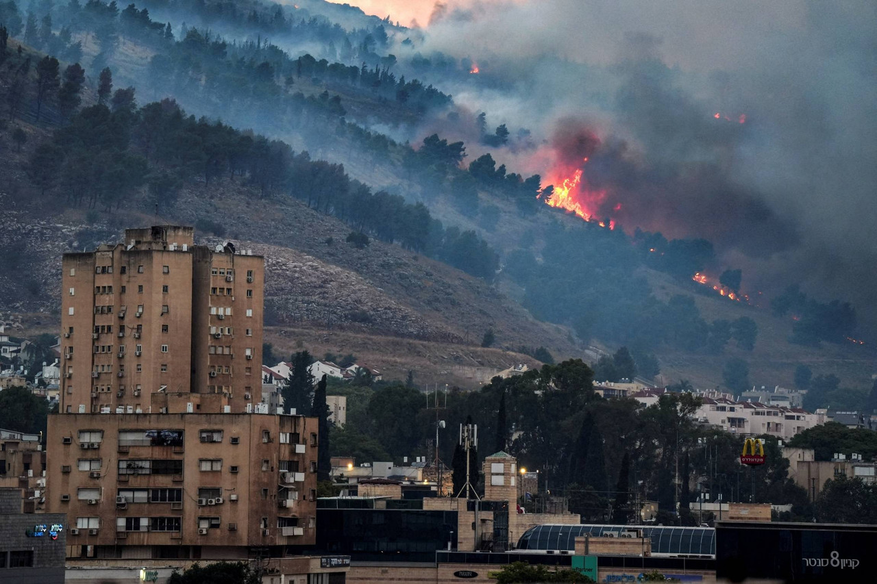 Kebakaran imbas roket Lebanon ke Israel