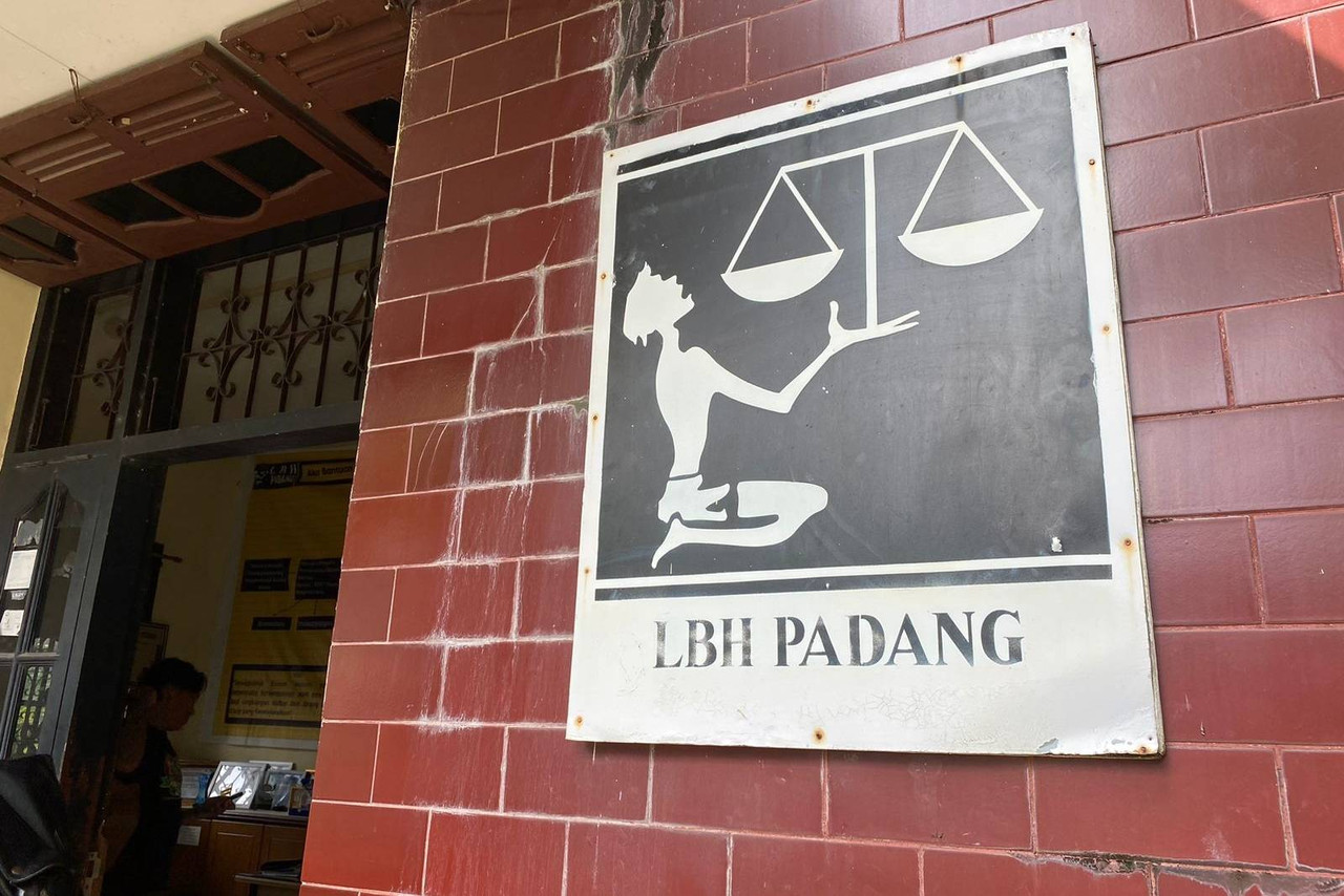 aktivis perempuan di LBH Padang