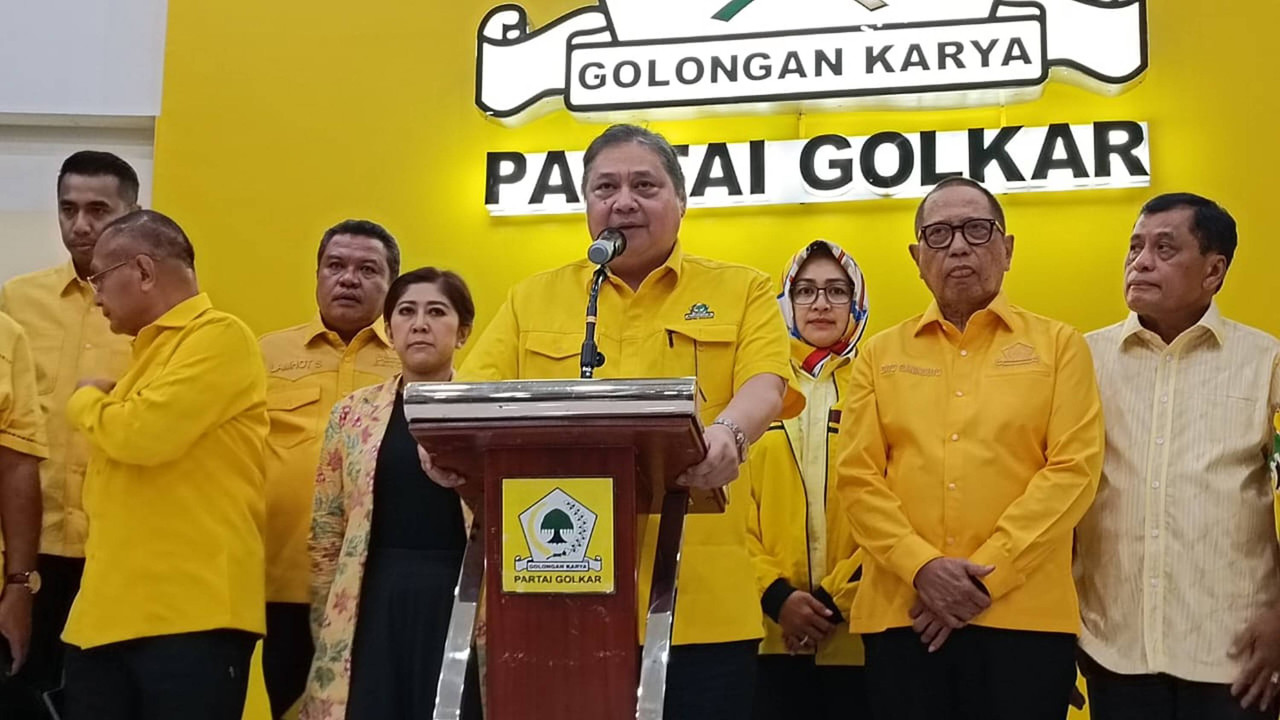 konferensi pers usai rapat pleno di kantor DPP Golkar