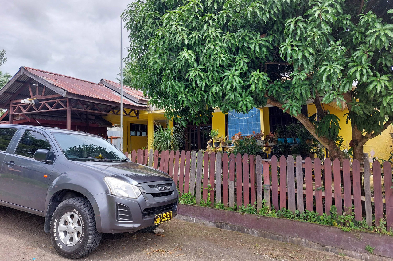 Rumah dinas Wakapolres Sorong Kompol Emmy Fenitiruma