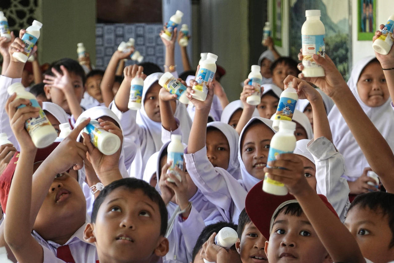 Uji coba gerakan minum susu