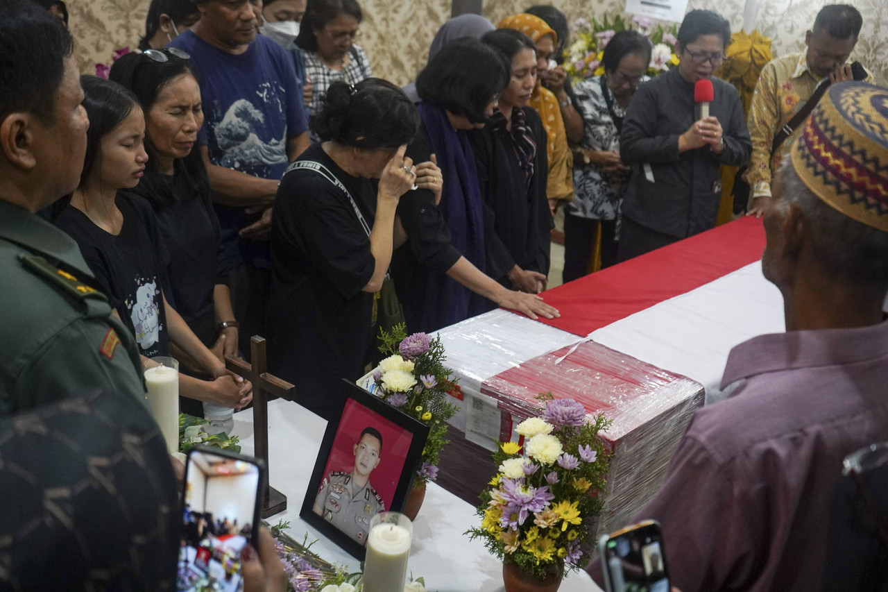 Jenazah AKP Ryanto Ulil tiba di rumah duka