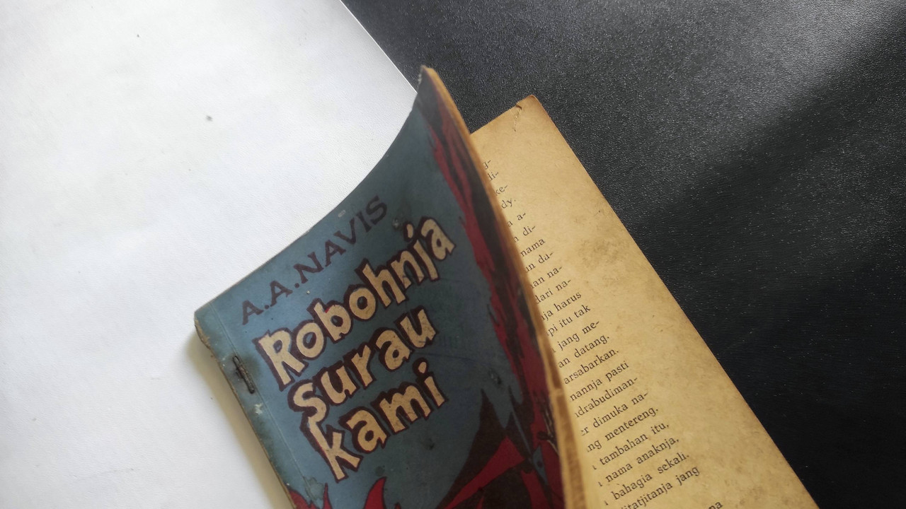 Novel Karya AA Navis berjudul Robohnya Surau Kami