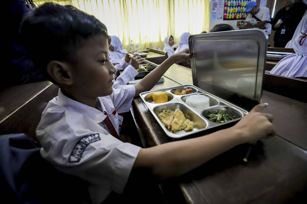 Pembagian makanan bergizi gratis