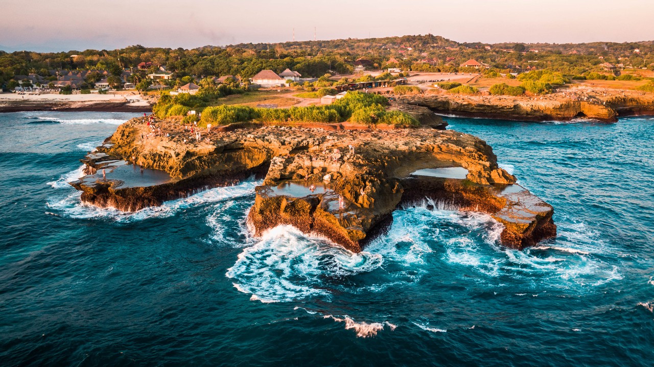 Sunset di Devils Tears Nusa Lembongan, Bali.