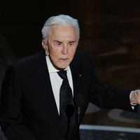 kisah mpok alpa 5 Berita Populer Kirk Douglas Meninggal Juga Kisah Cinta 