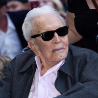 kisah mpok alpa 5 Berita Populer Kirk Douglas Meninggal Juga Kisah Cinta 