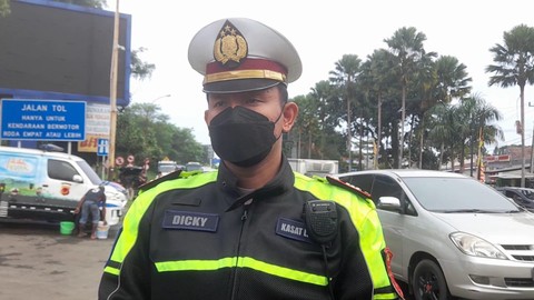 Polisi Terapkan Ganjil Genap dan One Way di Jalur Puncak Bogor Saat Natal (1)