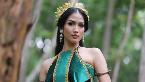 Aulia Sarah dalam film KKN di Desa Penari. Foto: Instagram/@owliasarah
