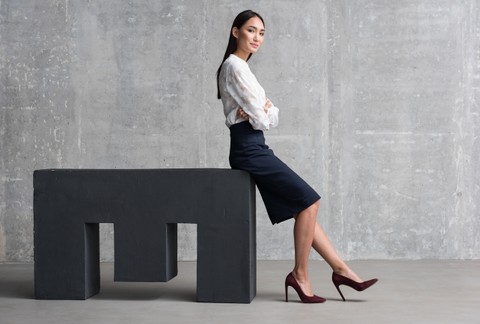 Ilustrasi perempuan karier. Foto: Olena Yakobchuk/Shutterstock