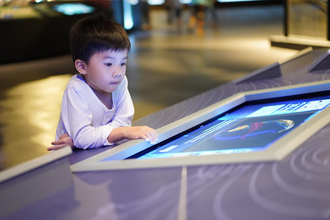 Liburan bersama anak ke museum. Foto: Ekpluto/Shutterstock