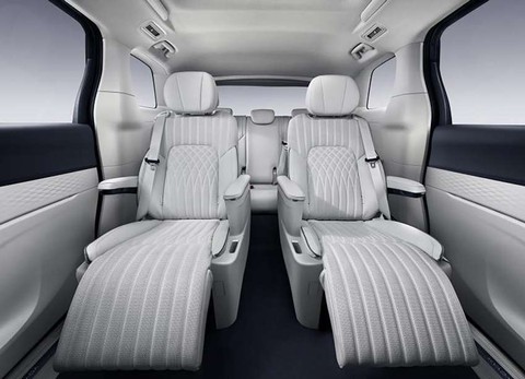 Denza D9, MPV premium asal China yang mirip seperti Toyota Alphard. Foto: Dok. Paultan