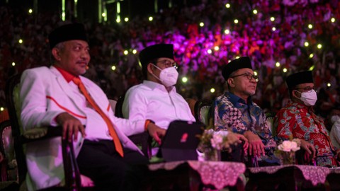 Presiden Partai Keadilan Sejahtera (PKS) Ahmad Syaikhu (kiri), Ketua Umum PKB Muhaimin Iskandar, Ketua Umum PAN Zulkifli Hasan, dan Gubernur DKI Jakarta Anies Baswedan menghadiri Milad ke-20 PKS di Istora Senayan, Jakarta, Minggu (29/5/2022). Foto: Sigid Kurniawan/ANTARA FOTO