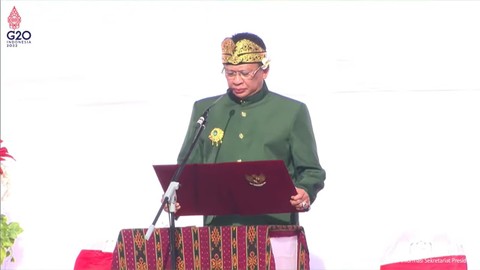 Ketua MPR RI Bambang Soesatyo membacakan teks Pancasila saat menghadiri Upacara Peringatan Hari Lahir Pancasila di Lapangan Pancasila, Enda, NTT. Foto: Youtube/Sekretariat Presiden