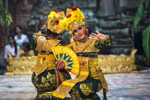 Ilustrasi perempuan Bali yang sedang menari. Foto: LeStudio/Shutterstock