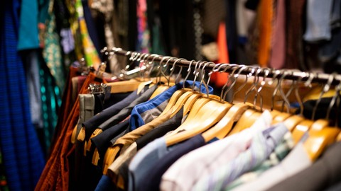 Ilustrasi Fast Fashion. Foto: Shutterstock