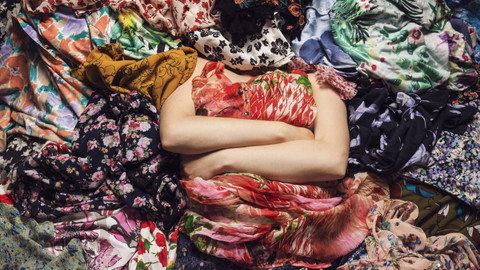 Ilustrasi Fast Fashion. Foto: Shutterstock