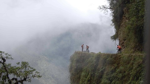 Ilustrasi jalan kematian di Bolivia. Foto: K. de Graauw/Shutterstock