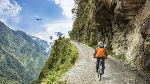 Ilustrasi jalan kematian di Bolivia. Foto: mezzotint/Shuterstock