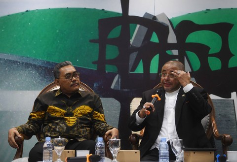 Sekjen PKS Aboe Bakar Al-Habsyi (kanan) menyampaikan paparan disaksikan Wakil Ketua Umum PKB Jazilul Fawaid (kiri) saat konferensi pers koalisi Pilpres 2024 di Kompleks Parlemen, Senayan, Jakarta, Kamis (9/6/2022). Foto: Akbar Nugroho Gumay/ANTARA FOTO