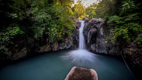Ilustrasi curug di Kuningan. Foto:  I Wayan Nusanjaya/Shutterstock. 
