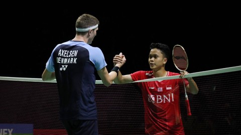 Viktor Axelsen dan Anthony Ginting. Foto: Aditia Noviansyah/kumparan